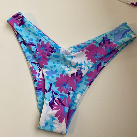 Bikini - Picture 2 of 6